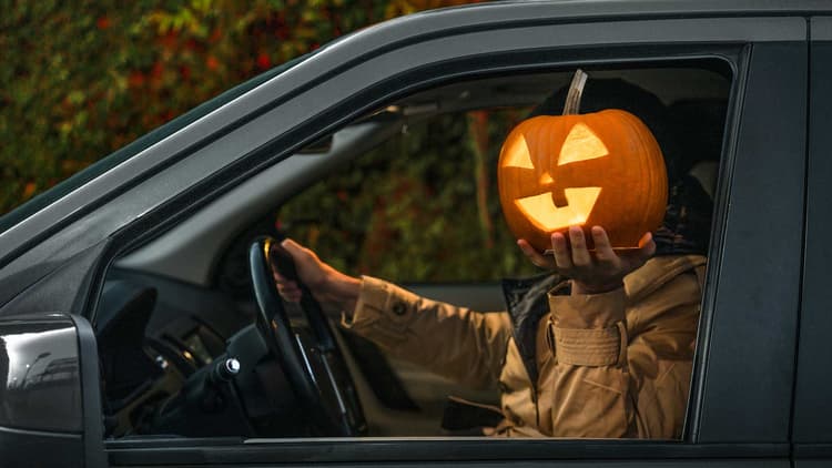 halloweencarFEATUREDIMAGE