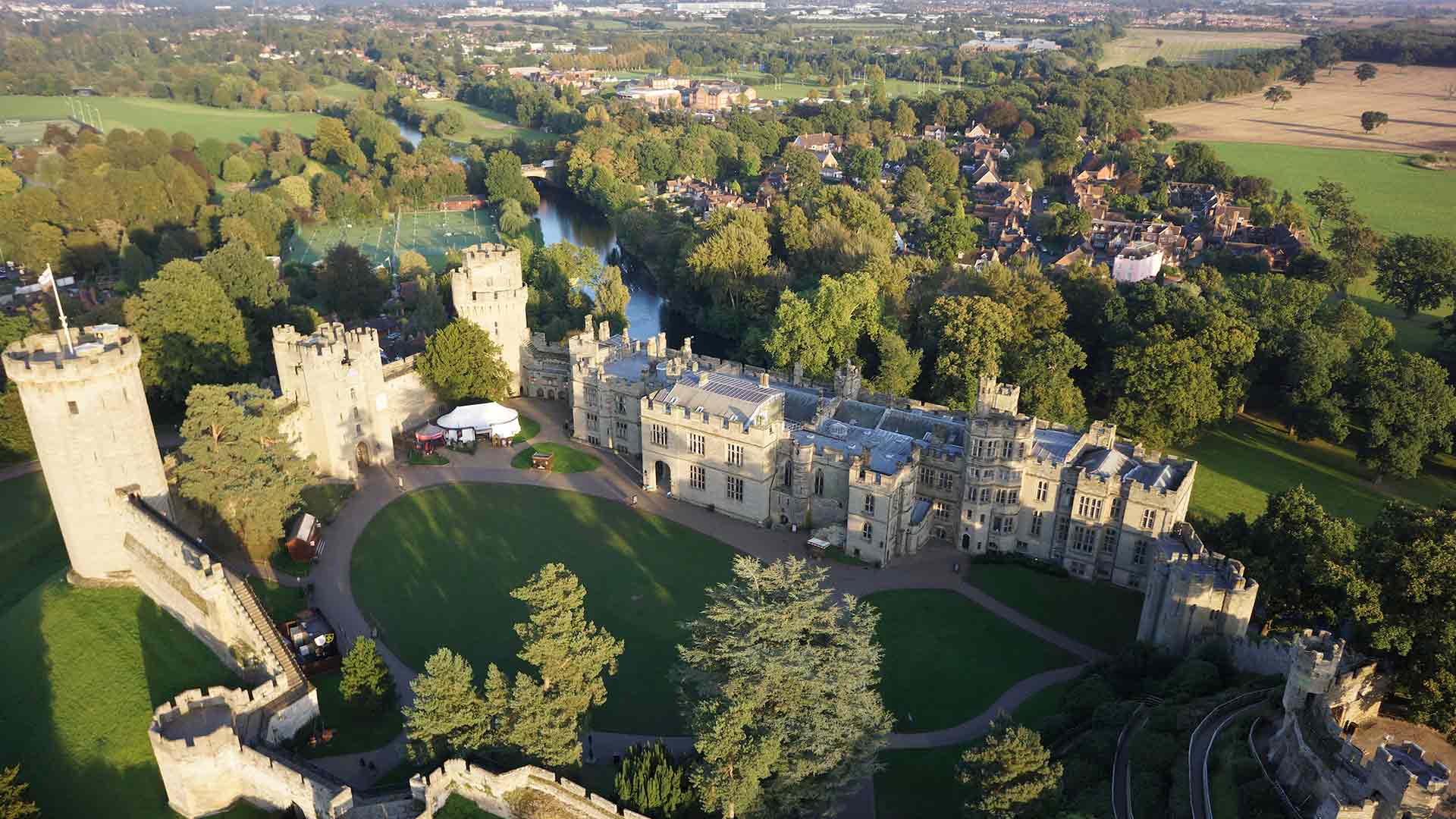 WARWICK-CASTLE WEBHERO 1920X1080 FEB222