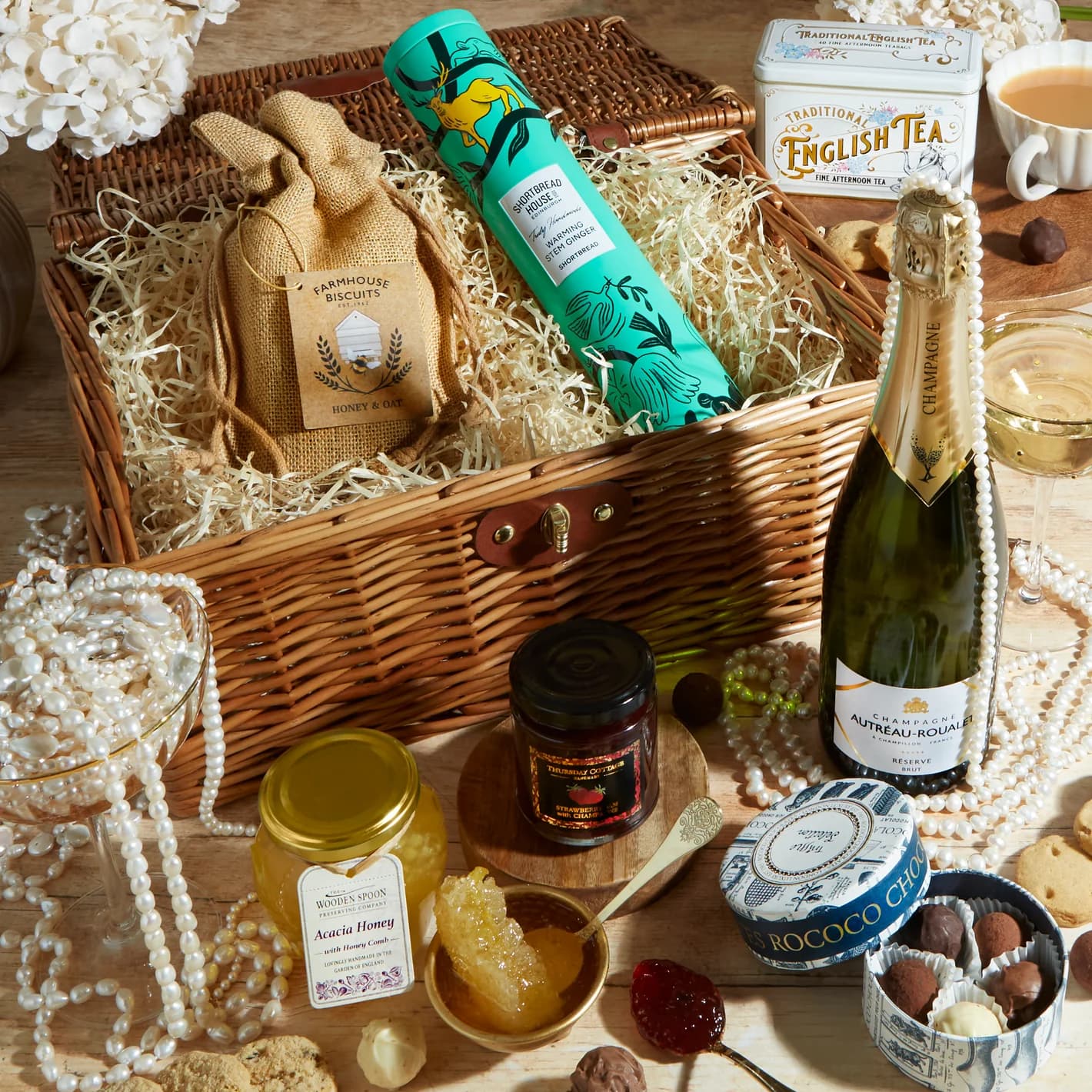 AW08-The-Champagne-Celebration-Hamper-Second-Shot-Pearl f62b05f7-23da-4e5c-8d07-f7e66dde49e1