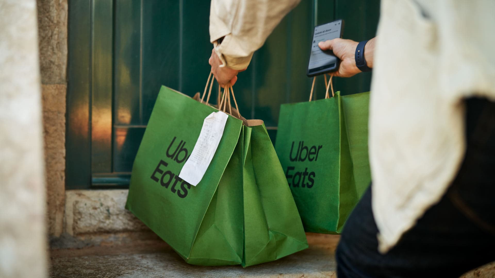 UBER EATS WEBHERO3 1920x1080 OCT23